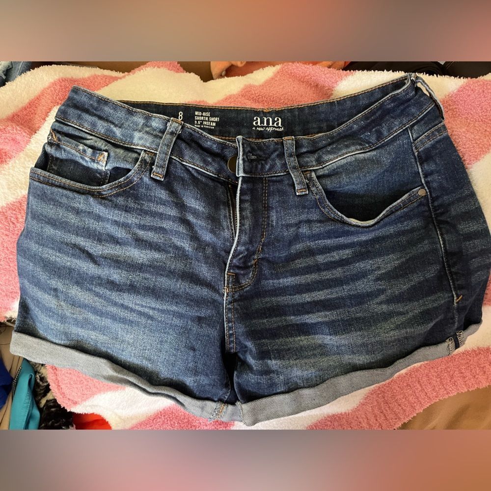 🧜‍♀️ EUC mid rise jean shorts